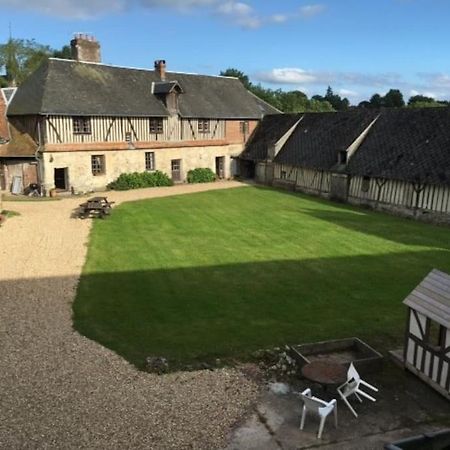 La Ferme Du Chateau Fauguernon Buitenkant foto