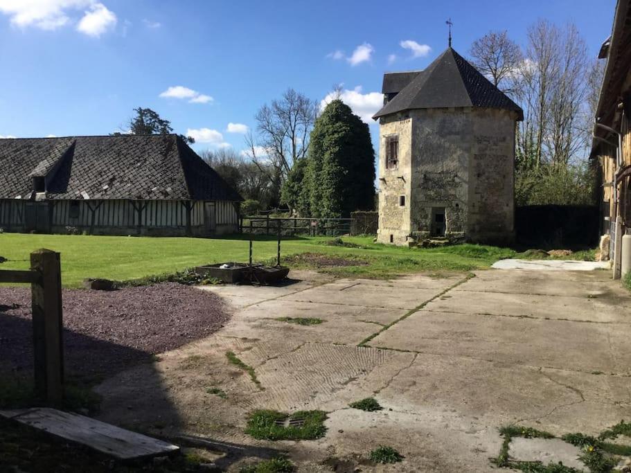 La Ferme Du Chateau Fauguernon Buitenkant foto