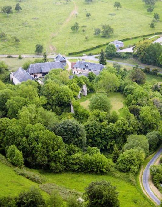 La Ferme Du Chateau Fauguernon Buitenkant foto