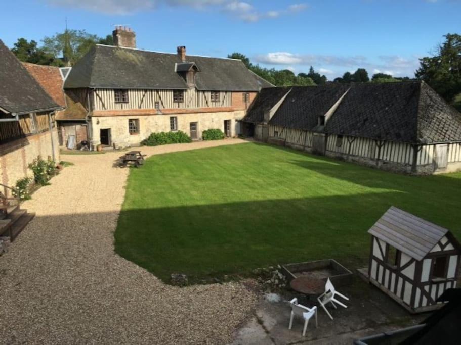 La Ferme Du Chateau Fauguernon Buitenkant foto