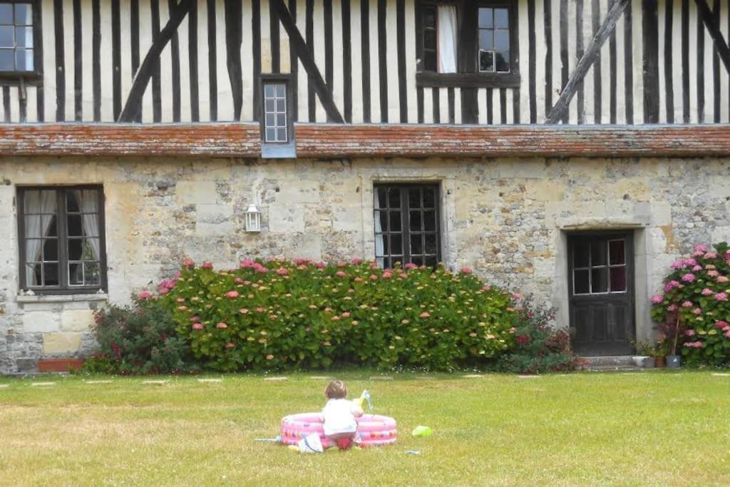 La Ferme Du Chateau Fauguernon Buitenkant foto