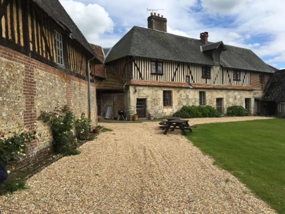 La Ferme Du Chateau Fauguernon Buitenkant foto